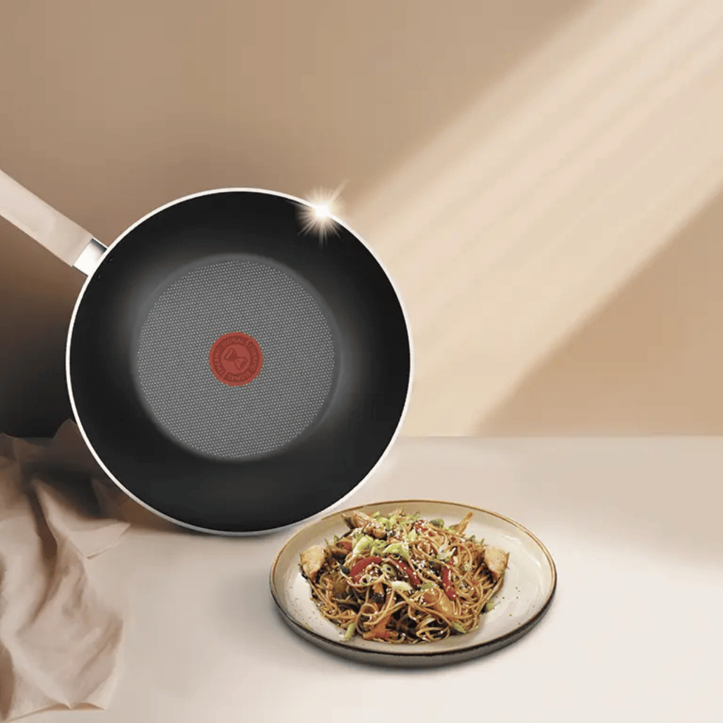 Clean ceramic frypan with Thermo-Signal ready-to-cook center