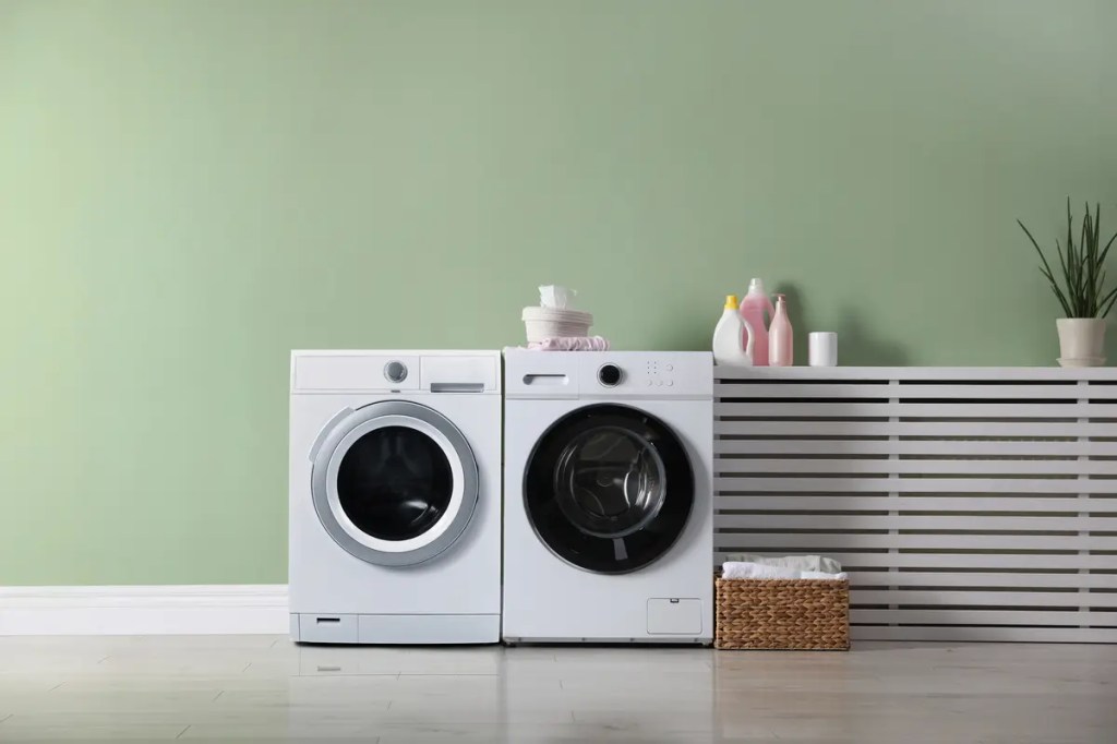 Best 2 in 1 Washer Dryer Malaysia. A guide comparing smart AI features of Samsung and LG for efficient laundry.