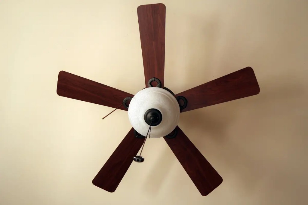 How to Choose the Best Ceiling Fan in Malaysia. A guide to top models, energy efficiency, and smart cooling features.