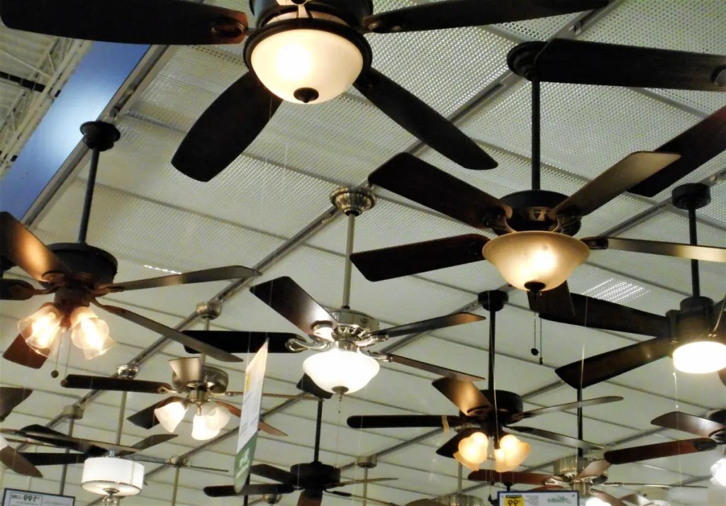 Choosing the Best Ceiling Fan Brand Malaysia. A guide to motor types, airflow, and finding the perfect fan.